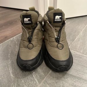Sorel winter puffy shoes